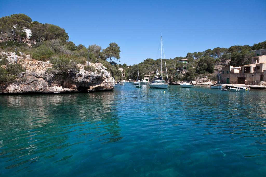 Apartamentos Llevant Cala Figuera  Oda fotoğraf