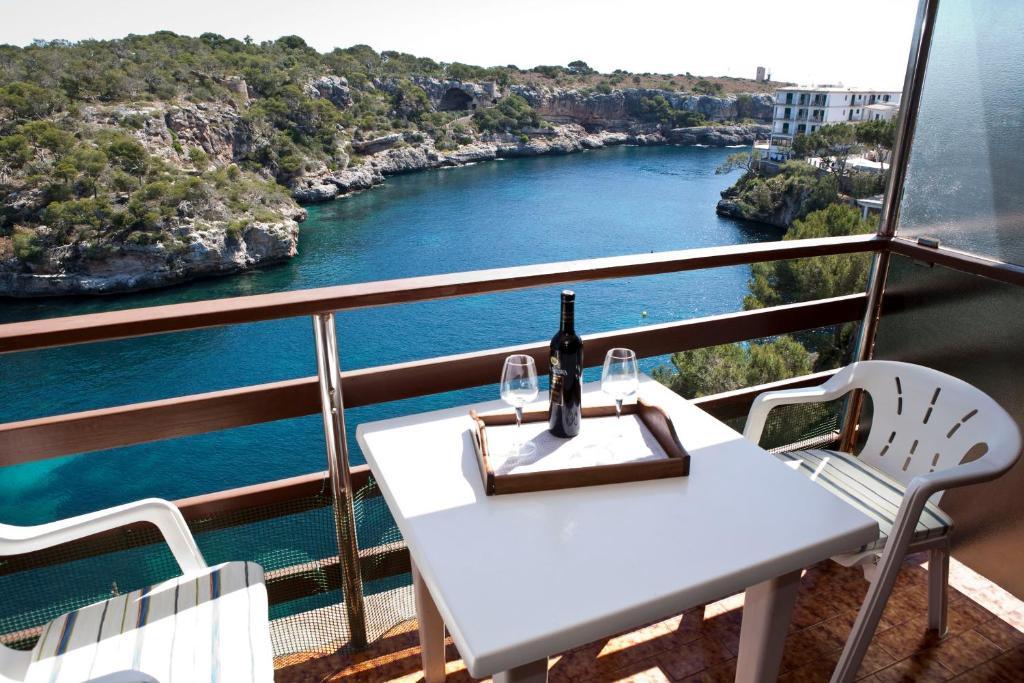 Apartamentos Llevant Cala Figuera  Oda fotoğraf